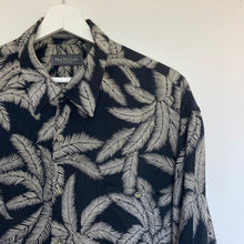 Charger l'image dans la galerie, Chemise hawaïenne à fleurs (XL)