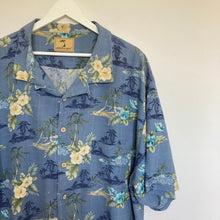 Charger l'image dans la galerie, chemise hawaienne vintage à fleurs ou à motifs homme - magnum