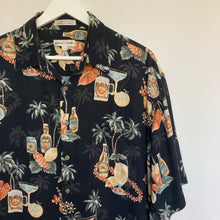 Charger l'image dans la galerie, chemise hawaienne vintage à fleurs ou à motifs homme - magnum