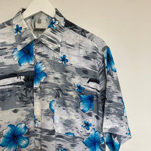 Charger l'image dans la galerie, Chemise hawaïenne à fleurs grise et bleue pour homme