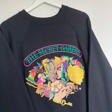 Charger l'image dans la galerie, Sweat noir vintage oversize 80's The Secret Garden unisexe - motif imprimé