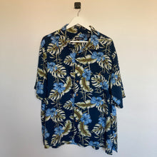 Charger l'image dans la galerie, chemise hawaienne vintage à fleurs ou à motifs homme - magnum