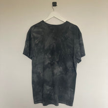 Charger l'image dans la galerie, T-shirt vintage 90's tie dye avec motif animal (M)