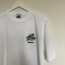 Charger l'image dans la galerie, Tee-shirt vintage Planet Hollywood Barcelona logo brodé 90's - rare - collector
