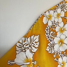 Charger l'image dans la galerie, Chemise hawaïenne vintage à fleurs (M/L)