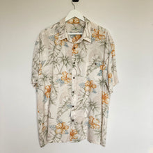 Charger l'image dans la galerie, Chemise hawaïenne vintage à fleurs et à motifs pour homme - couleurs claires