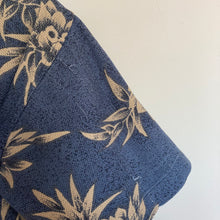 Charger l'image dans la galerie, chemise hawaienne vintage à fleurs ou à motifs homme - magnum