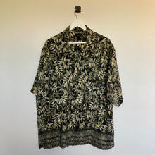 Charger l'image dans la galerie, chemise hawaienne vintage à fleurs ou à motifs homme - magnum