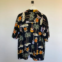 Charger l'image dans la galerie, Chemise hawaienne à motif guitares (M)