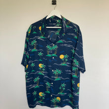 Charger l'image dans la galerie, chemise hawaienne vintage à fleurs ou à motifs homme - magnum