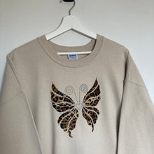 Charger l'image dans la galerie, Sweat papillon avec strass (L)