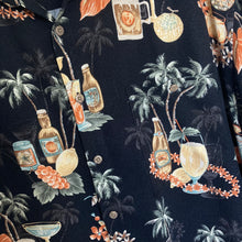 Charger l'image dans la galerie, chemise hawaienne vintage à fleurs ou à motifs homme - magnum