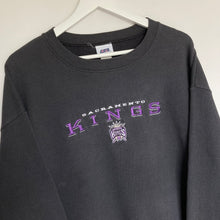 Charger l'image dans la galerie, Sweat vintage 90’s Sacramento Kings NBA (L)