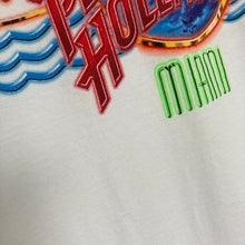 Charger l'image dans la galerie, Tee-shirt vintage Planet Hollywood made in USA 90's (M)