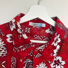 Charger l'image dans la galerie, Chemise hawaïenne rouge à motifs (L/XL)