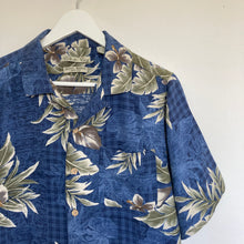 Charger l'image dans la galerie, chemise hawaienne vintage à fleurs ou à motifs homme - magnum