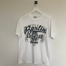 Charger l'image dans la galerie, Tee shirt à imprimé Berlin (M/L)