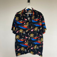 Charger l'image dans la galerie, Chemise hawaïenne noire à motifs (M)