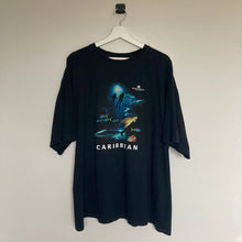 Charger l'image dans la galerie, Tee-shirt vintage noir à imprimé (XL oversize / 2XL)