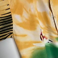 Charger l'image dans la galerie, Chemise hawaïenne jaune motifs surf (M)