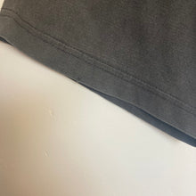 Charger l'image dans la galerie, T-shirt noir vintage Terry Pratchett Maskerade 90's rare (M oversize / L)