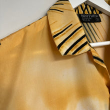 Charger l'image dans la galerie, Chemise hawaïenne jaune motifs surf (M)