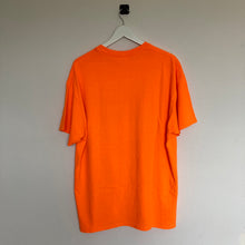 Charger l'image dans la galerie, Tee-shirt orange à imprimé (M/L oversize , XL)