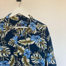 Charger l'image dans la galerie, chemise hawaienne vintage à fleurs ou à motifs homme - magnum