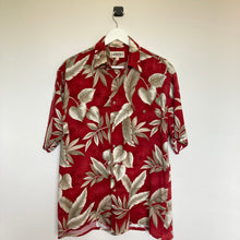 Charger l'image dans la galerie, chemise hawaienne vintage à fleurs ou à motifs homme - magnum