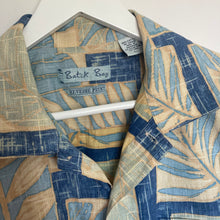 Charger l'image dans la galerie, chemise hawaienne vintage à fleurs ou à motifs homme - magnum