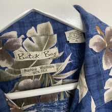 Charger l'image dans la galerie, chemise hawaienne vintage à fleurs ou à motifs homme - magnum