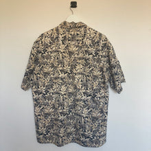 Charger l'image dans la galerie, Chemise hawaïenne à fleurs (L) - Turtle Frip