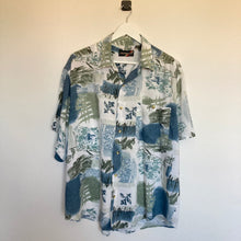 Charger l'image dans la galerie, chemise hawaienne vintage à fleurs ou à motifs homme - magnum