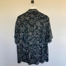 Charger l'image dans la galerie, chemise hawaienne vintage à fleurs ou à motifs homme - magnum