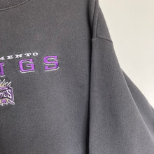 Charger l'image dans la galerie, Sweat vintage 90’s Sacramento Kings NBA (L)