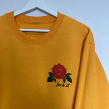 Charger l'image dans la galerie, Sweat petit logo « fuck it » (S)