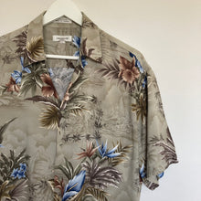 Charger l'image dans la galerie, chemise hawaienne vintage à fleurs ou à motifs homme - magnum
