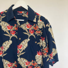 Charger l'image dans la galerie, chemise hawaienne vintage à fleurs ou à motifs homme - magnum