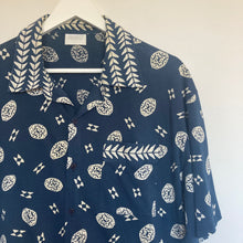 Charger l'image dans la galerie, Chemise vintage à motifs (M) - Turtle Frip