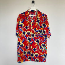 Charger l'image dans la galerie, Chemise hawaïenne rouge à fleurs (M)