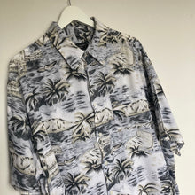 Charger l'image dans la galerie, Chemise hawaïenne à motifs (2XL)