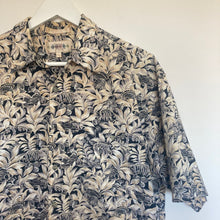 Charger l'image dans la galerie, chemise hawaienne vintage à fleurs ou à motifs homme - magnum