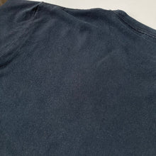 Charger l'image dans la galerie, Tee-shirt vintage noir à imprimé (M)