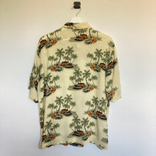 Charger l'image dans la galerie, Chemise hawaïenne motif fleurs et voitures (M)