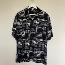 Charger l'image dans la galerie, Chemise hawaïenne 100% rayon (XL)