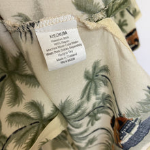 Charger l'image dans la galerie, Chemise hawaïenne motif fleurs et voitures (M)
