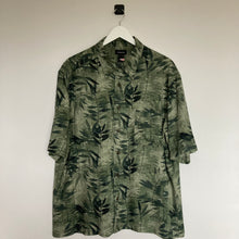 Charger l'image dans la galerie, Chemise à fleurs verte foncée pour homme