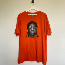 Charger l'image dans la galerie, Tee-shirt orange à imprimé (XL)