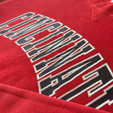 Charger l'image dans la galerie, Sweat vintage homme Russell Athletic Cincinnati made in USASweat vintage homme Russell Athletic Cincinnati made in USA