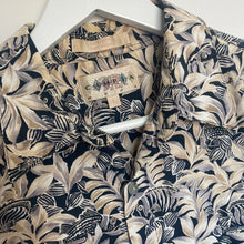 Charger l'image dans la galerie, Chemise hawaïenne à fleurs (L) - Turtle Frip